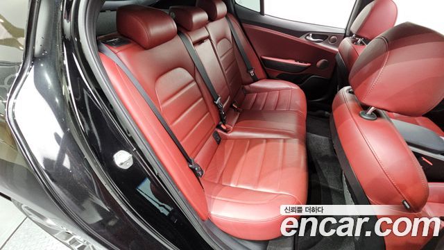 Kia Stinger 2018 — photo 12