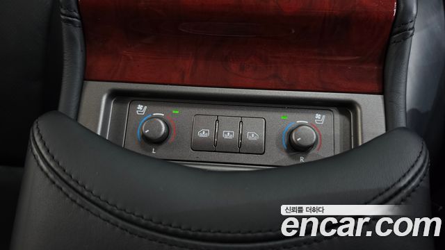 Lexus LS 2012 — photo 17