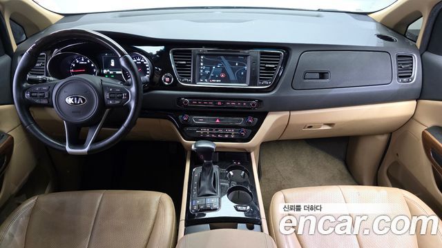 Kia Canival 2018 — photo 10
