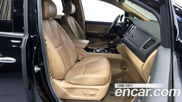 Kia Canival 2018 — photo 17