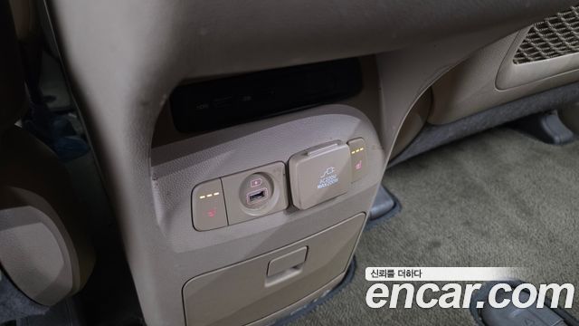 Kia Canival 2018 — photo 31