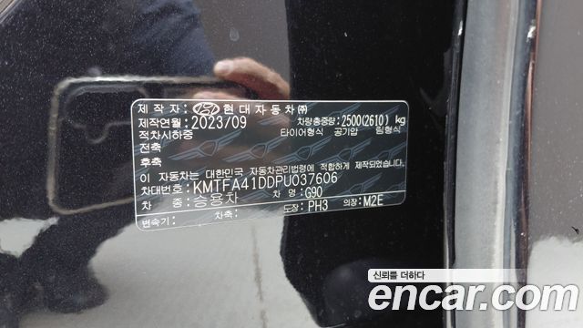 Genesis G90 2023 — photo 26