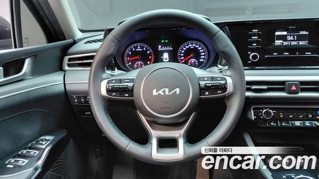 Kia K5 2022 — photo 19