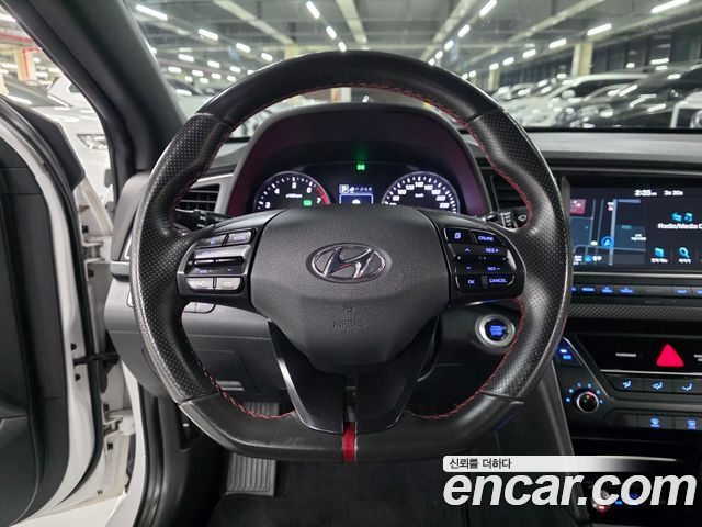 Hyundai AVANTE 2018 — photo 8