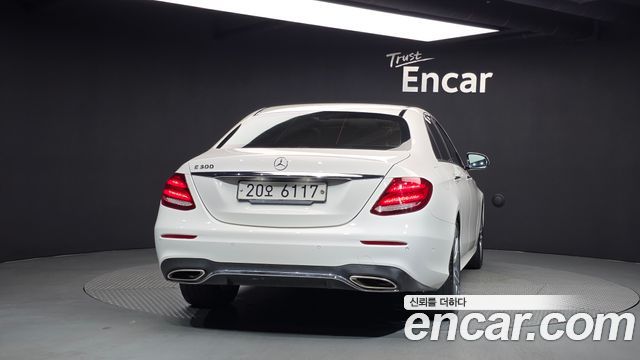 Mercedes-Benz E-Class 2019 — photo 4