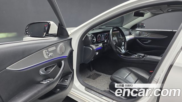 Mercedes-Benz E-Class 2019 — photo 10