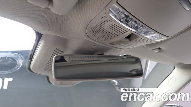 Mercedes-Benz E-Class 2019 — photo 18