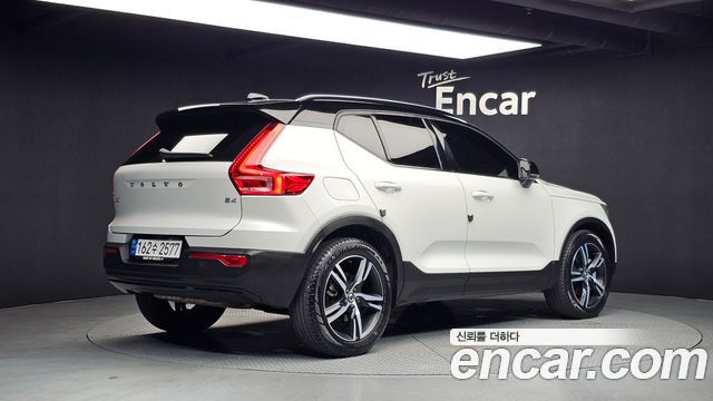 Volvo XC40 2021 — photo 2