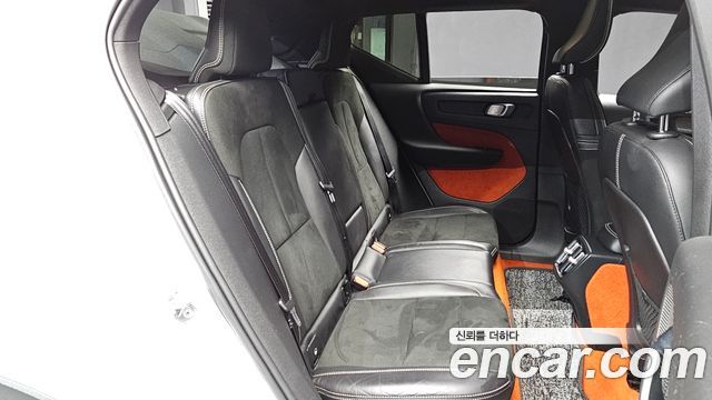 Volvo XC40 2021 — photo 11