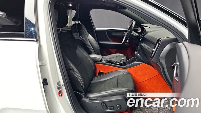 Volvo XC40 2021 — photo 12