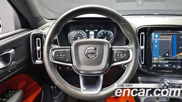 Volvo XC40 2021 — photo 13