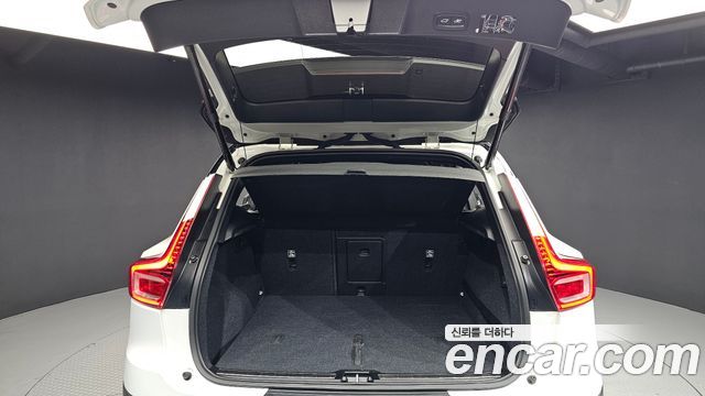 Volvo XC40 2021 — photo 20
