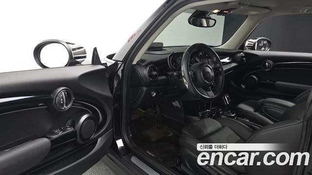 Mini Cooper 2023 — photo 13
