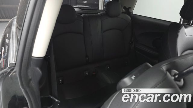 Mini Cooper 2023 — photo 17
