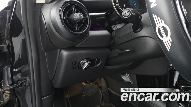 Mini Cooper 2023 — photo 18