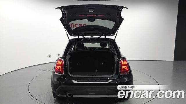 Mini Cooper 2023 — photo 26