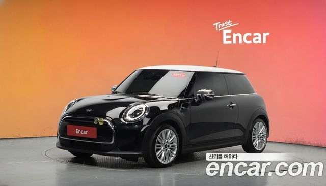 Mini Cooper 2023 — photo 1
