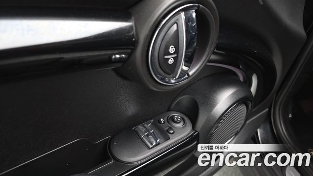 Mini Cooper 2023 — photo 28