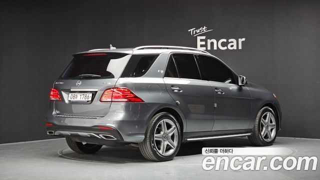 Mercedes-Benz GLE-Class 2018 — photo 2