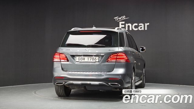 Mercedes-Benz GLE-Class 2018 — photo 4