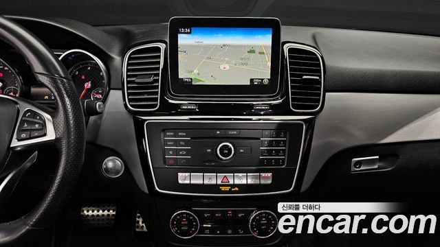 Mercedes-Benz GLE-Class 2018 — photo 20