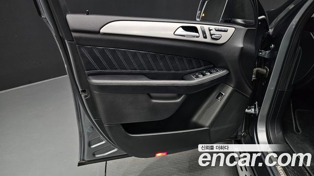 Mercedes-Benz GLE-Class 2018 — photo 14