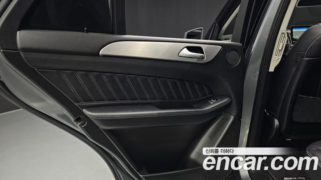 Mercedes-Benz GLE-Class 2018 — photo 15
