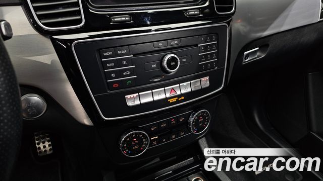 Mercedes-Benz GLE-Class 2018 — photo 31