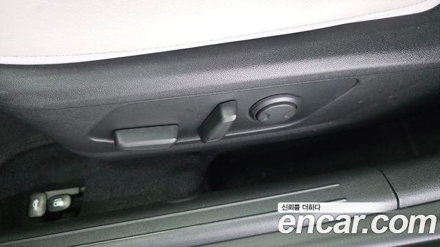 Hyundai AVANTE 2021 — photo 31