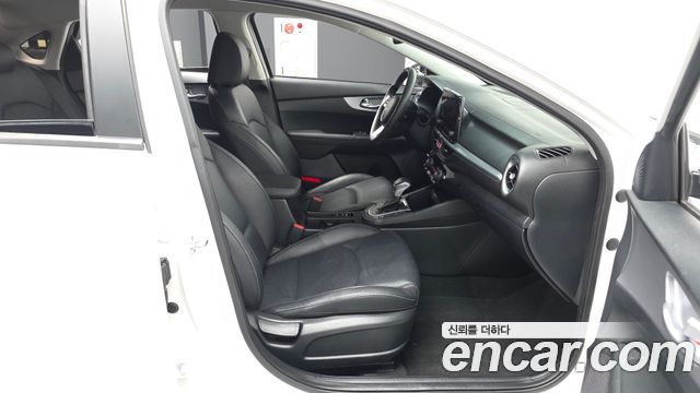 Kia K3 2022 — photo 17