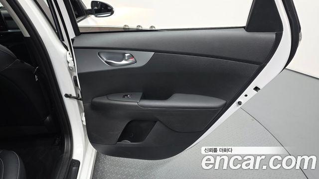 Kia K3 2022 — photo 15