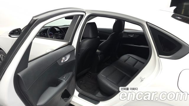Kia K3 2022 — photo 16