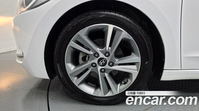 Hyundai AVANTE 2018 — photo 5