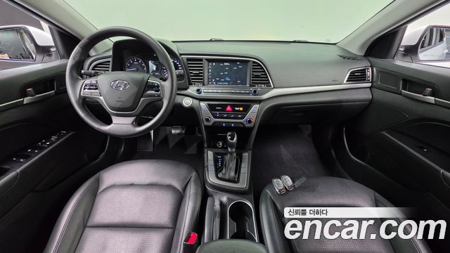 Hyundai AVANTE 2018 — photo 10