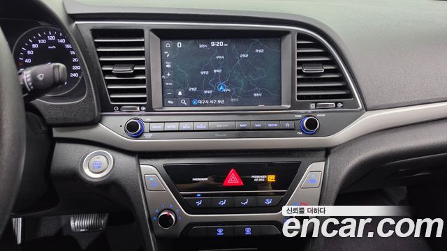 Hyundai AVANTE 2018 — photo 18