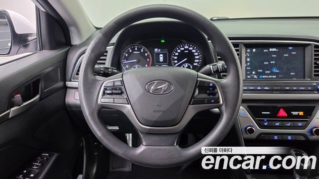 Hyundai AVANTE 2018 — photo 19