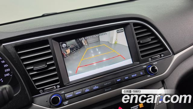 Hyundai AVANTE 2018 — photo 21