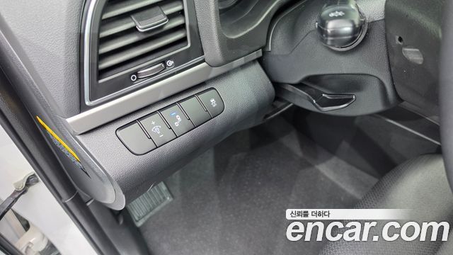 Hyundai AVANTE 2018 — photo 25