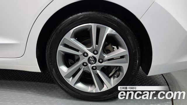 Hyundai AVANTE 2018 — photo 7