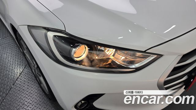 Hyundai AVANTE 2018 — photo 8