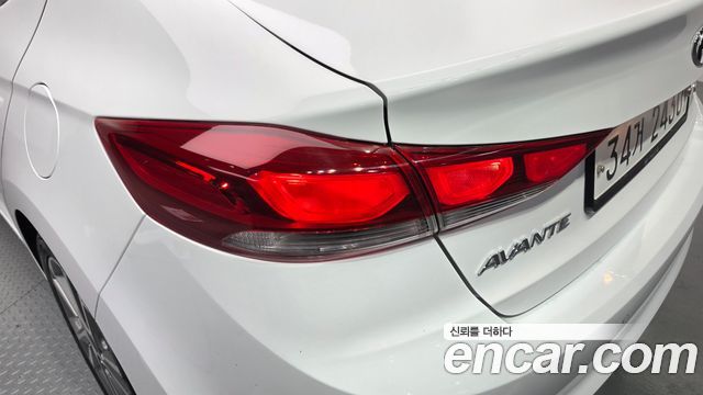 Hyundai AVANTE 2018 — photo 9