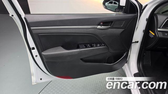 Hyundai AVANTE 2018 — photo 14