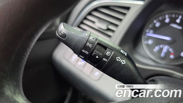 Hyundai AVANTE 2018 — photo 28