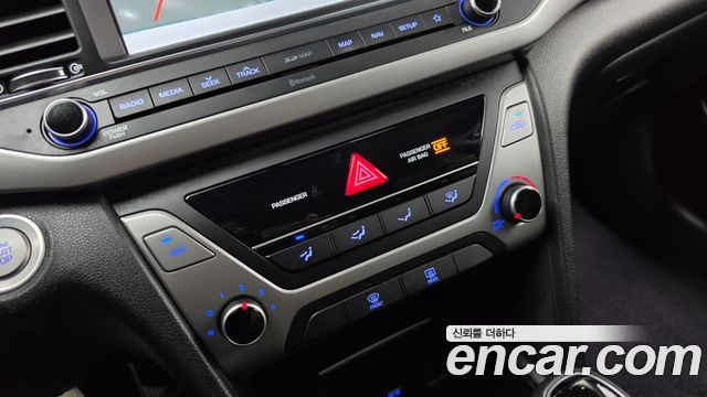 Hyundai AVANTE 2018 — photo 29