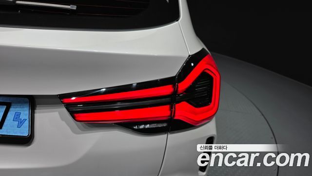 BMW iX3 2022 — photo 9