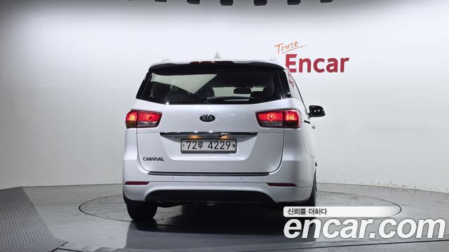 Kia Canival 2018 — photo 4