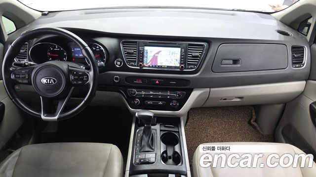 Kia Canival 2018 — photo 10
