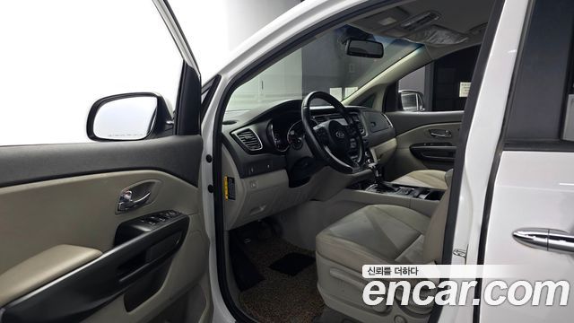 Kia Canival 2018 — photo 13