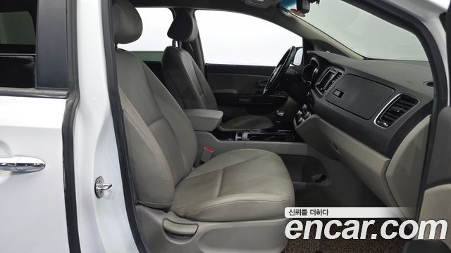 Kia Canival 2018 — photo 17