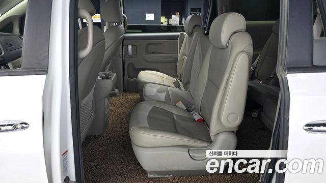 Kia Canival 2018 — photo 16